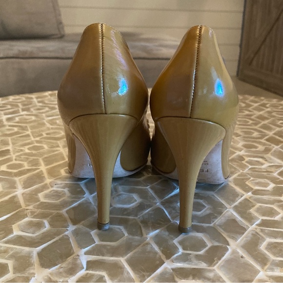 LIKE NEW!  FENDI Décolleté Vernice Borchie Viscone pumps - Picture 6 of 16